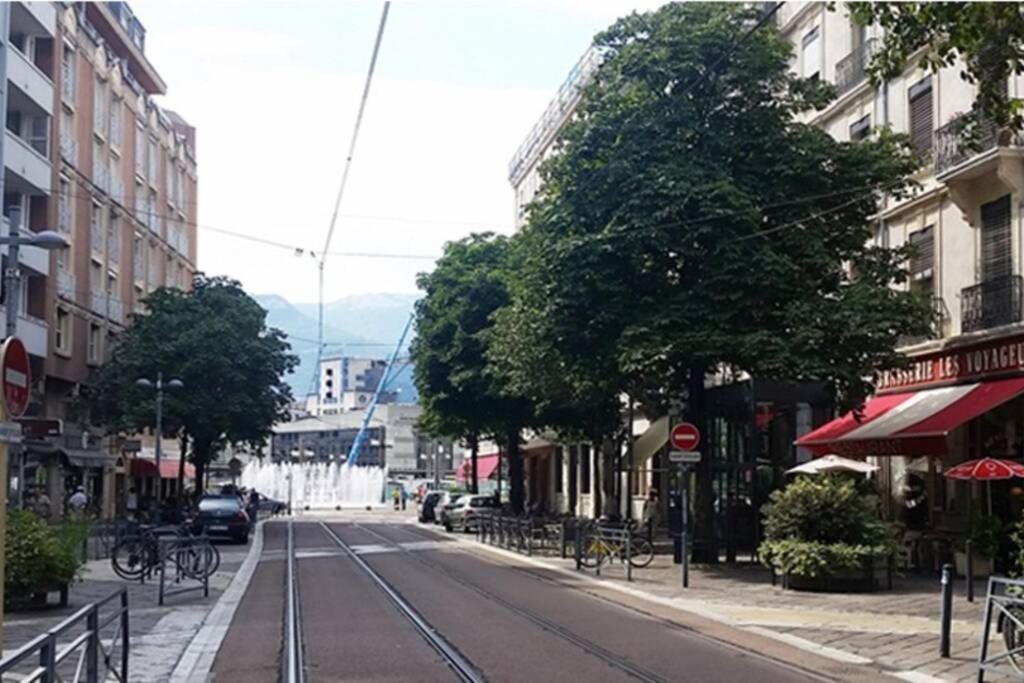 Joli 2 Pieces En Centre Ville , Gare A 50 Metres Grenoble Ngoại thất bức ảnh